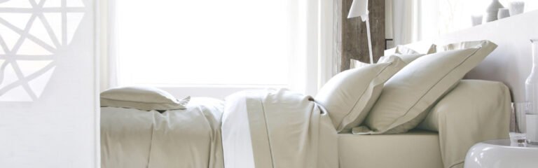 Housse de couette 280x260 sur lit king size avec retombée élégante